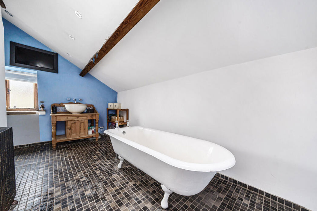 Property image 11 of 21