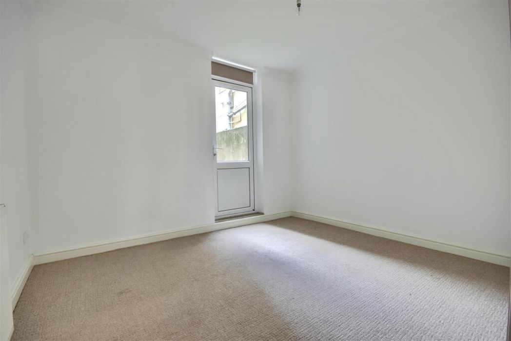Property image 5 of 6
