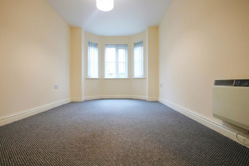 Property image 2 of 9