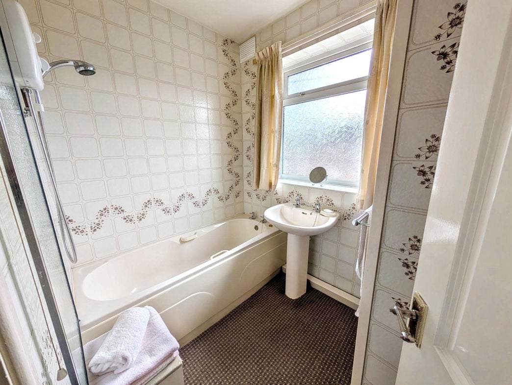 Property image 8 of 12