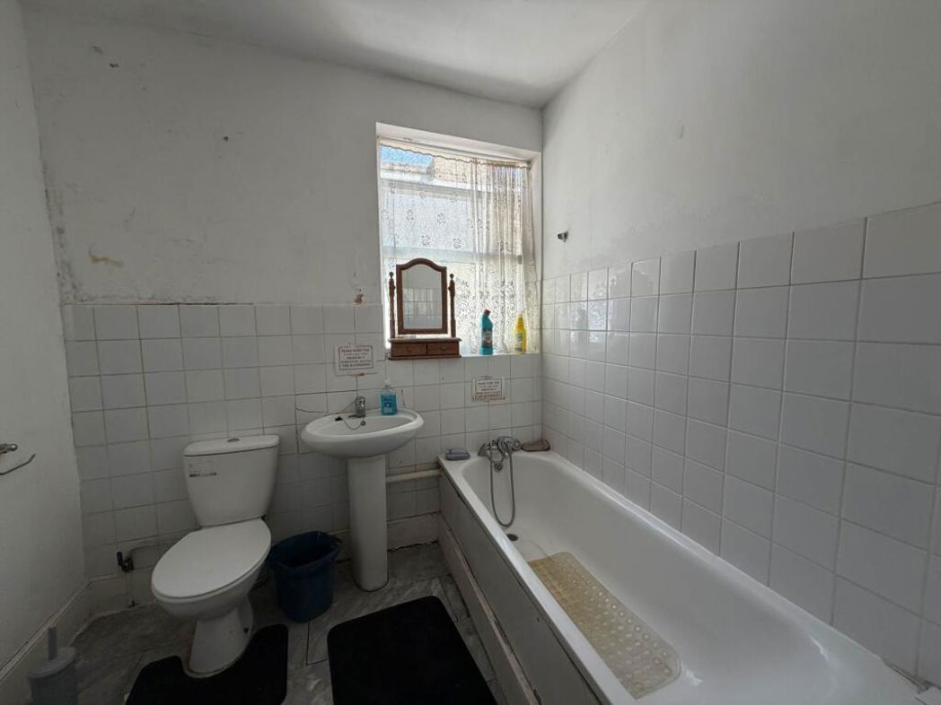 Property image 4 of 11