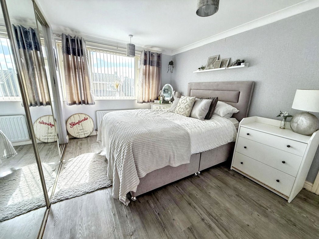 Property image 12 of 18
