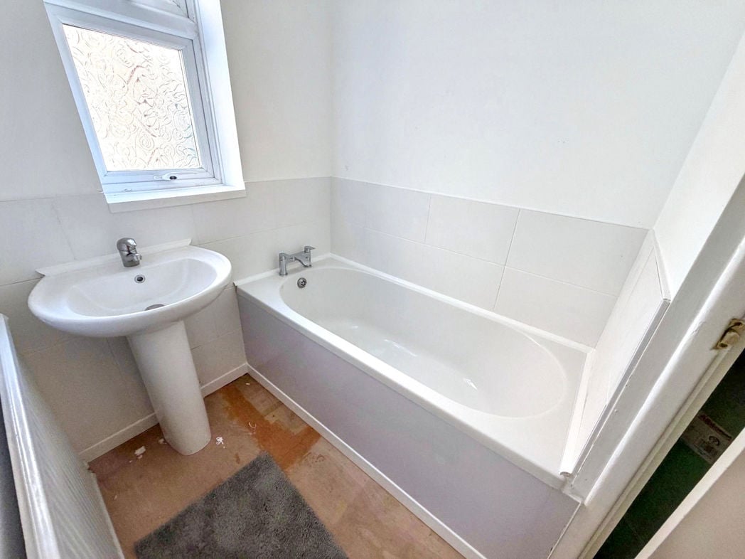 Property image 6 of 9