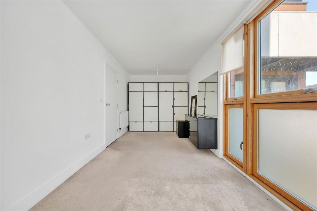 Property image 3 of 23