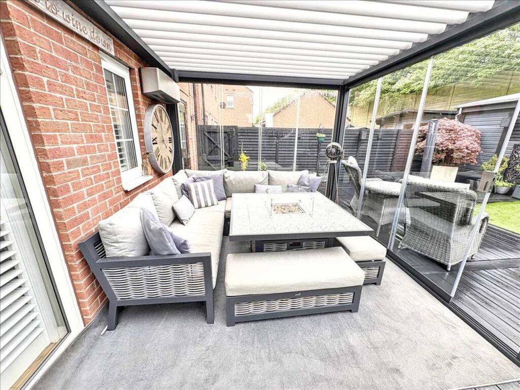 Property image 11 of 32