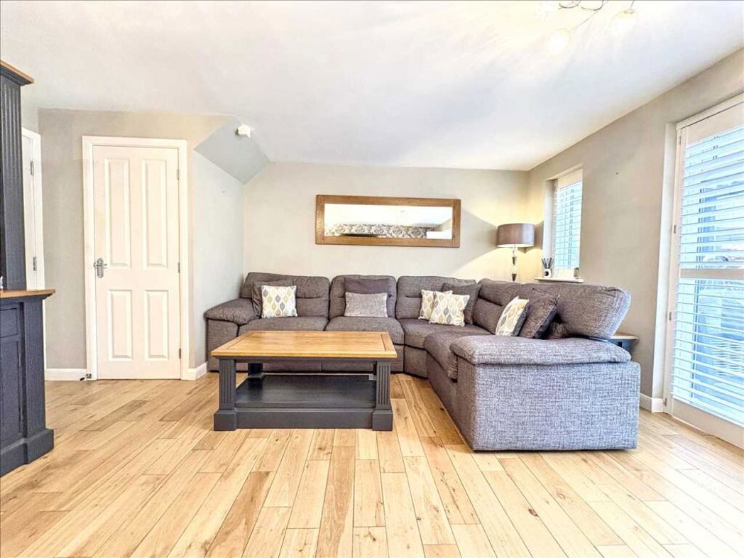 Property image 10 of 32