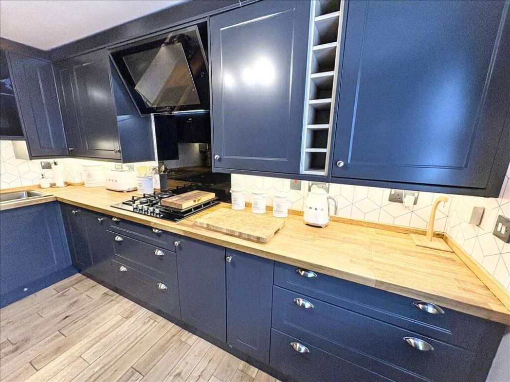 Property image 5 of 32