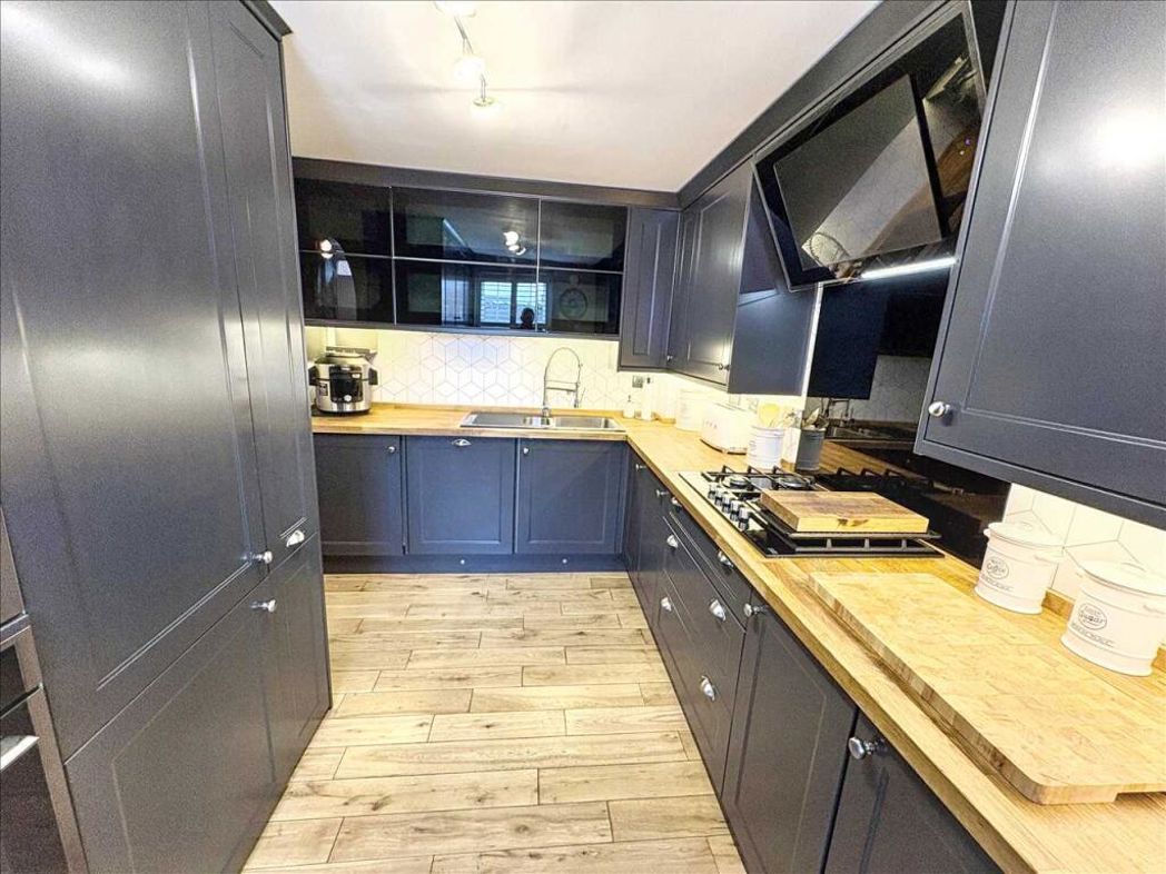 Property image 6 of 32