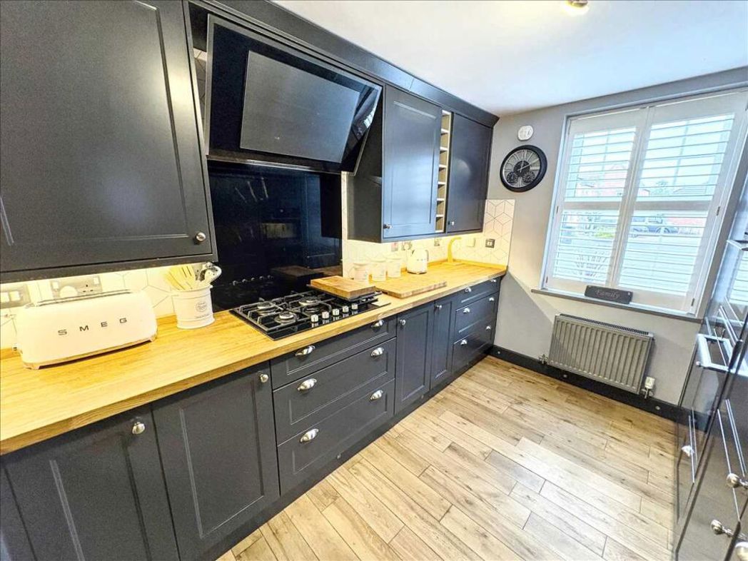 Property image 7 of 32