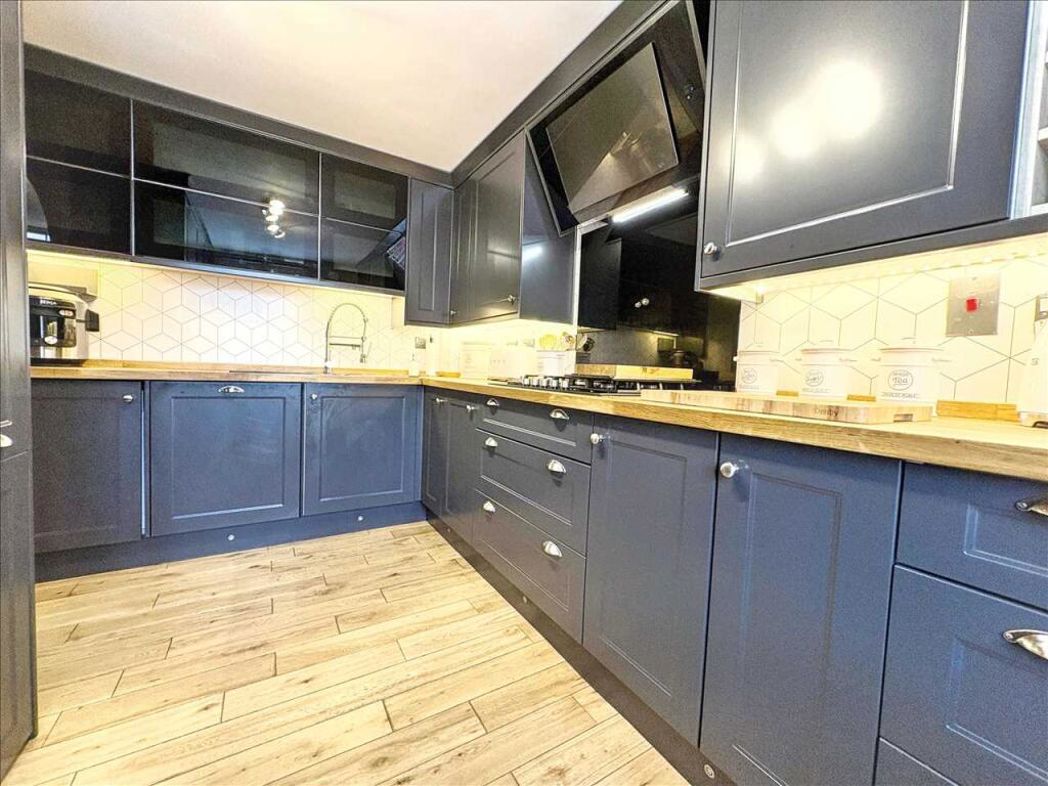 Property image 8 of 32
