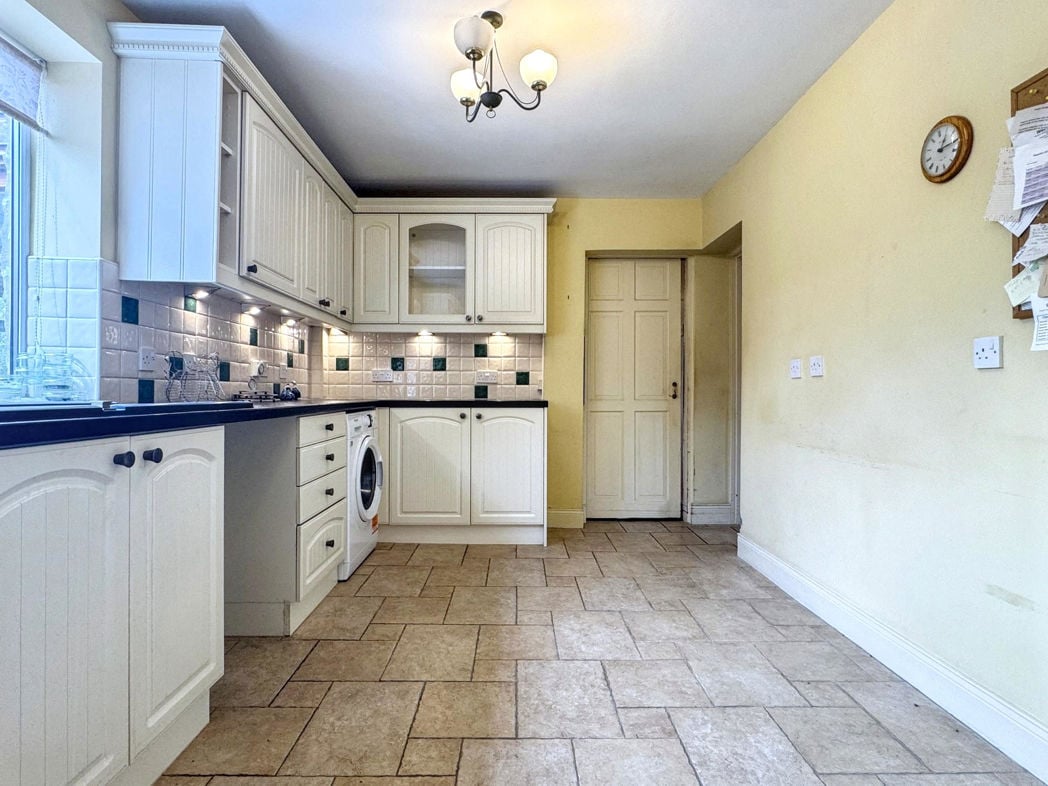 Property image 11 of 27