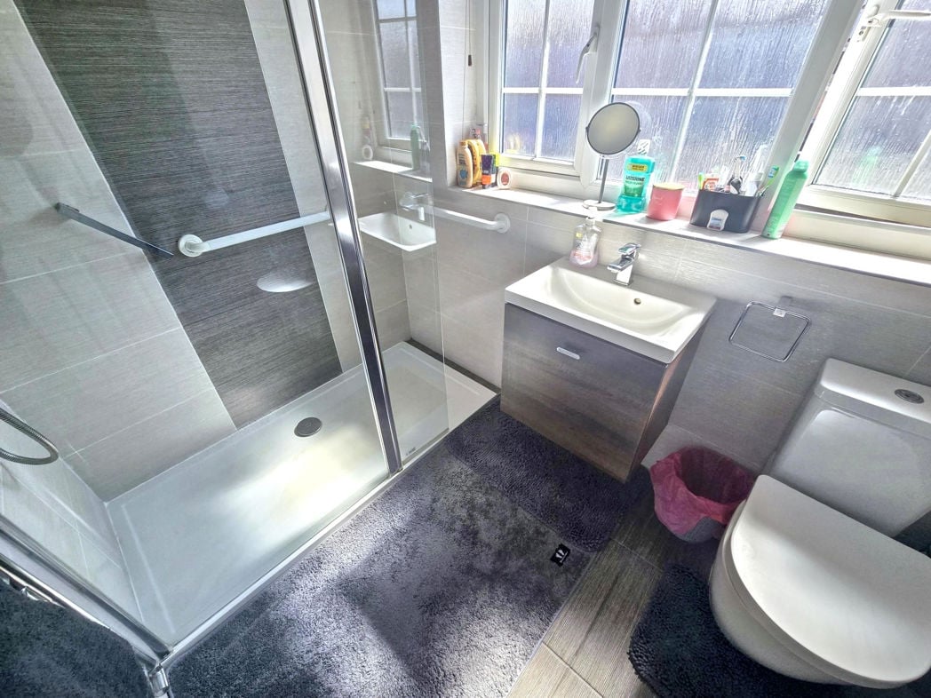 Property image 11 of 15