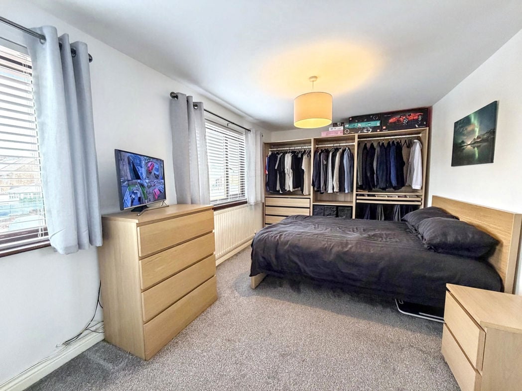 Property image 11 of 23