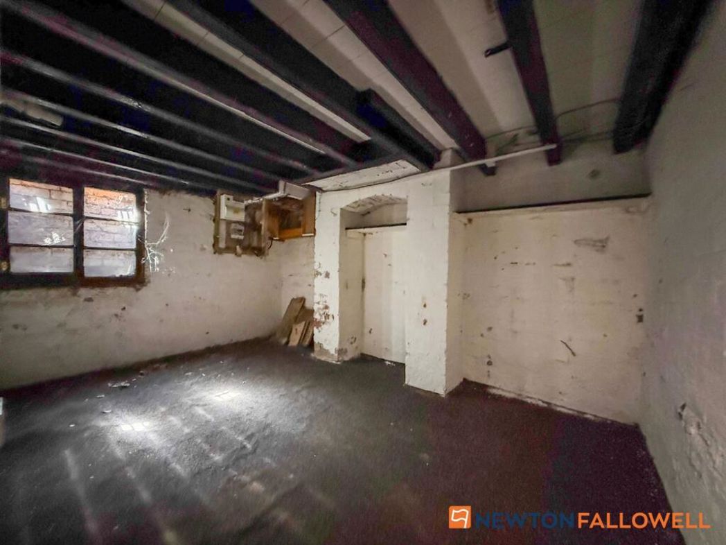 Property image 11 of 16