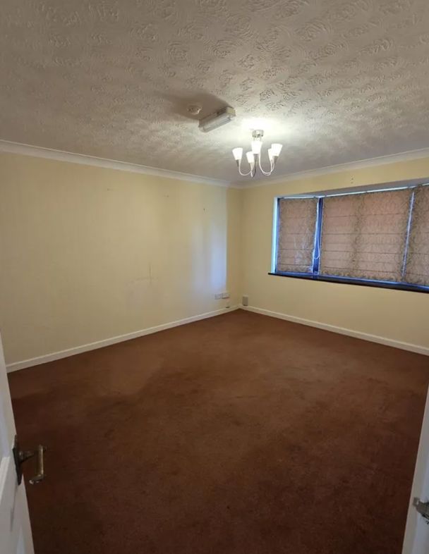 Property image 3 of 12