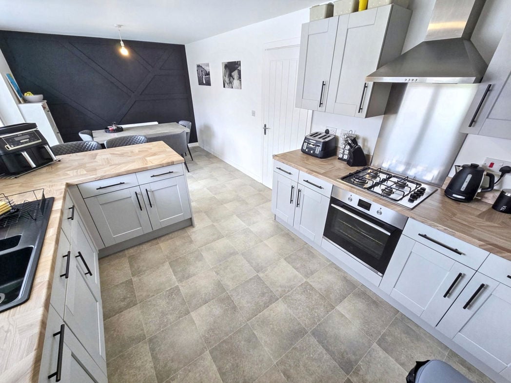 Property image 6 of 34