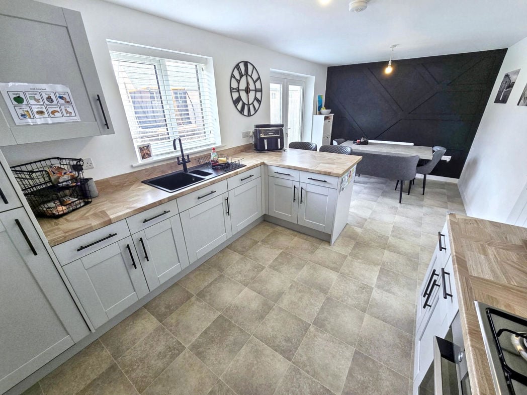 Property image 3 of 34
