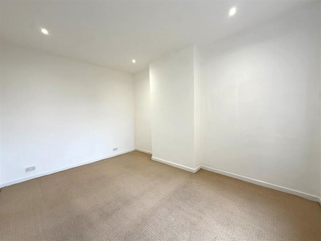 Property image 7 of 12