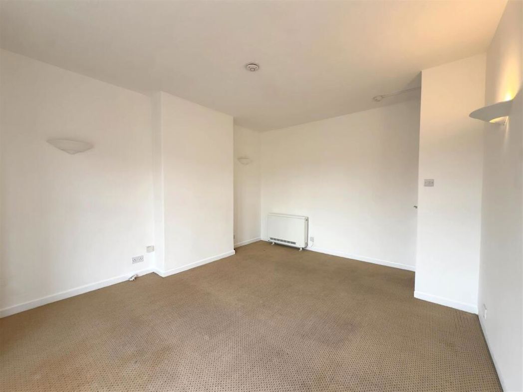 Property image 9 of 12