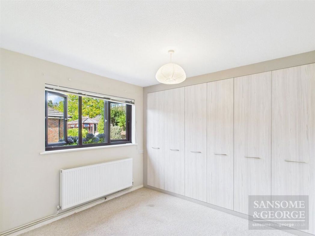 Property image 4 of 12
