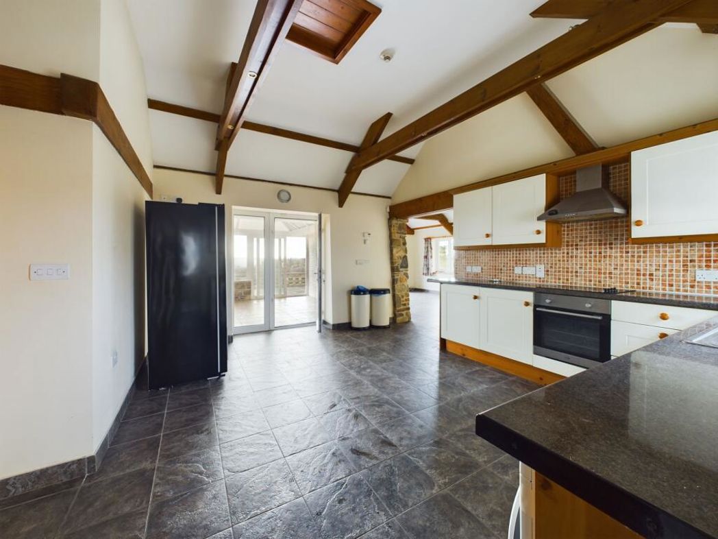 Property image 4 of 33
