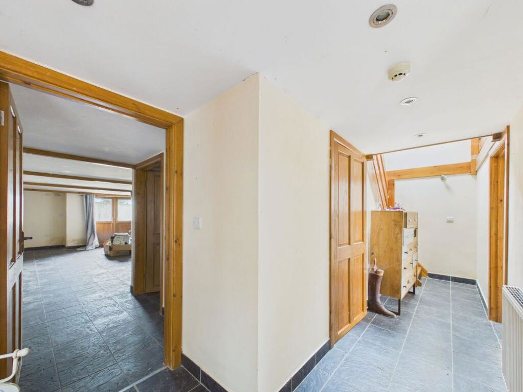 Property image 5 of 33