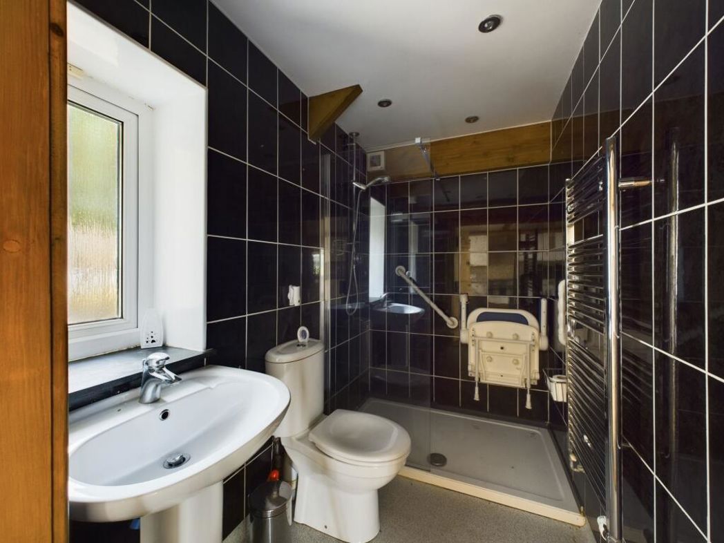 Property image 14 of 33