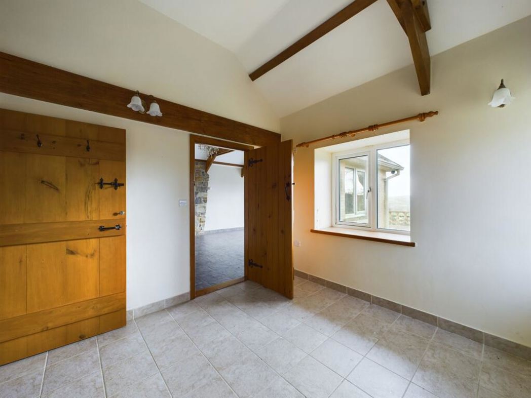 Property image 27 of 33