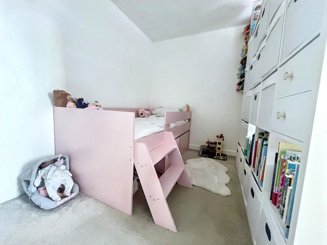 Property image 17 of 23