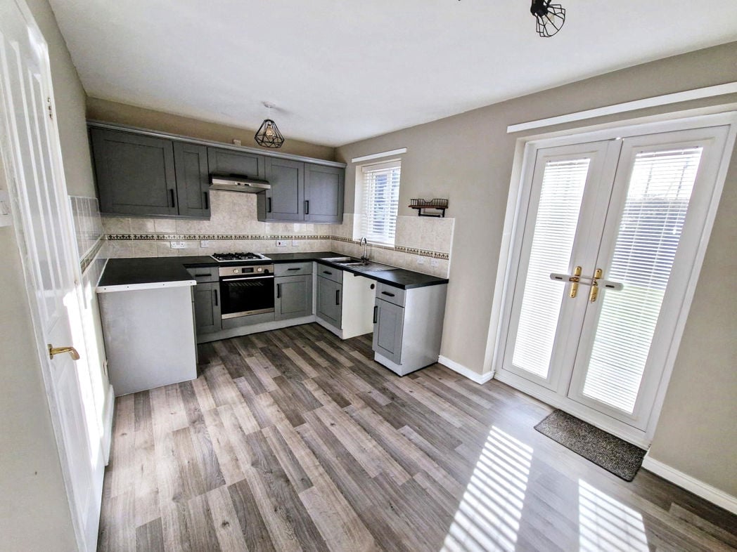 Property image 4 of 11