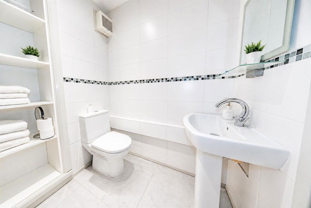 Property image 10 of 11