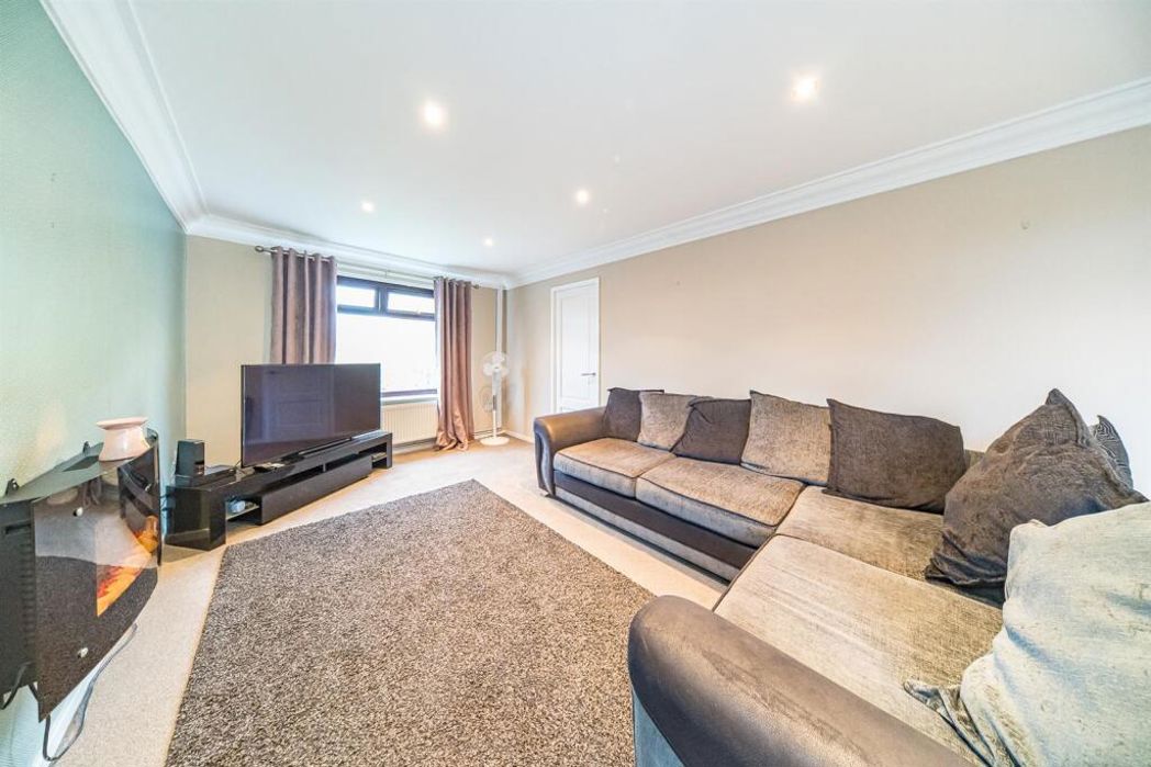 Property image 4 of 11