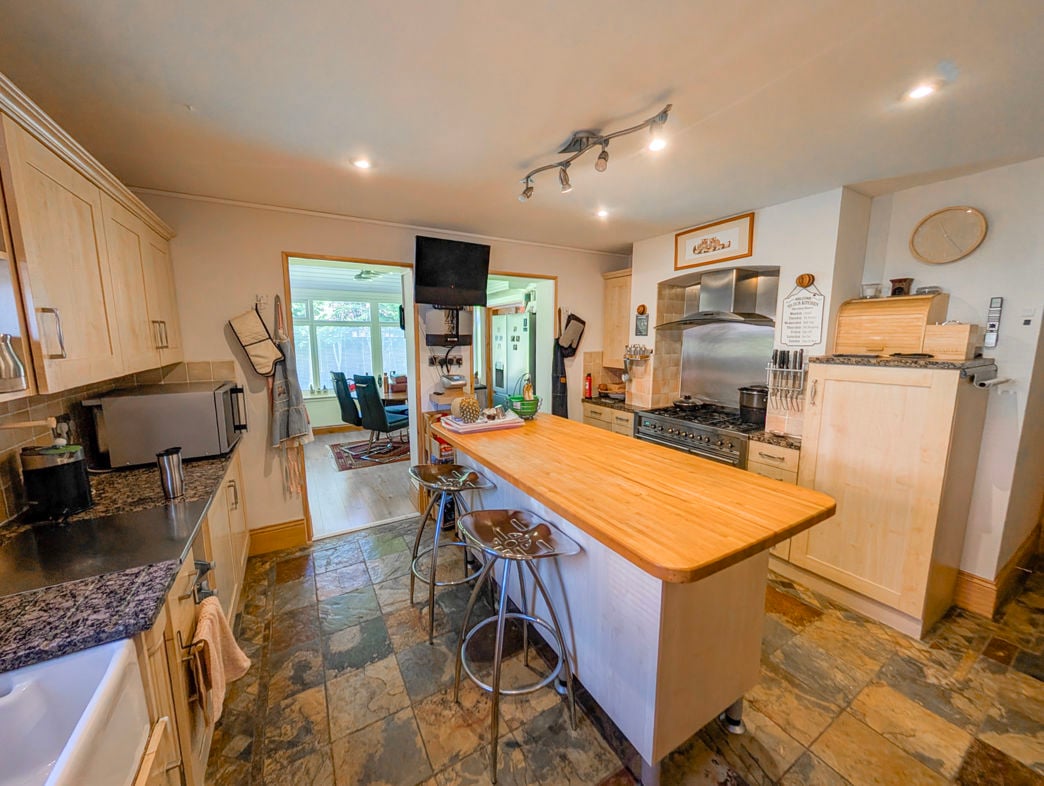 Property image 4 of 21