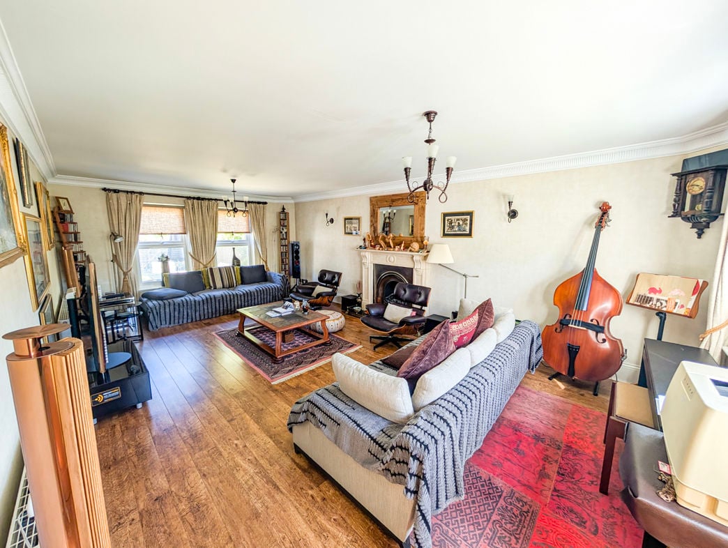 Property image 3 of 21