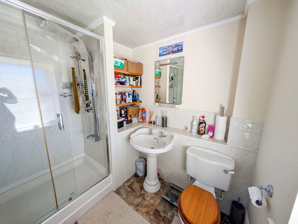 Property image 11 of 21