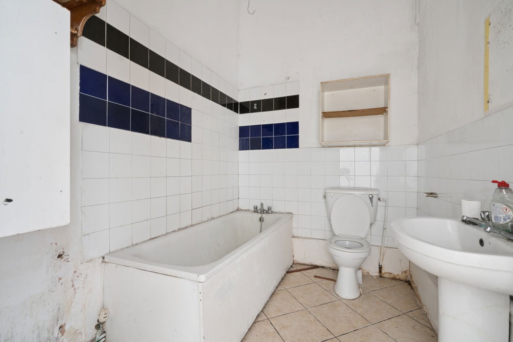 Property image 28 of 33