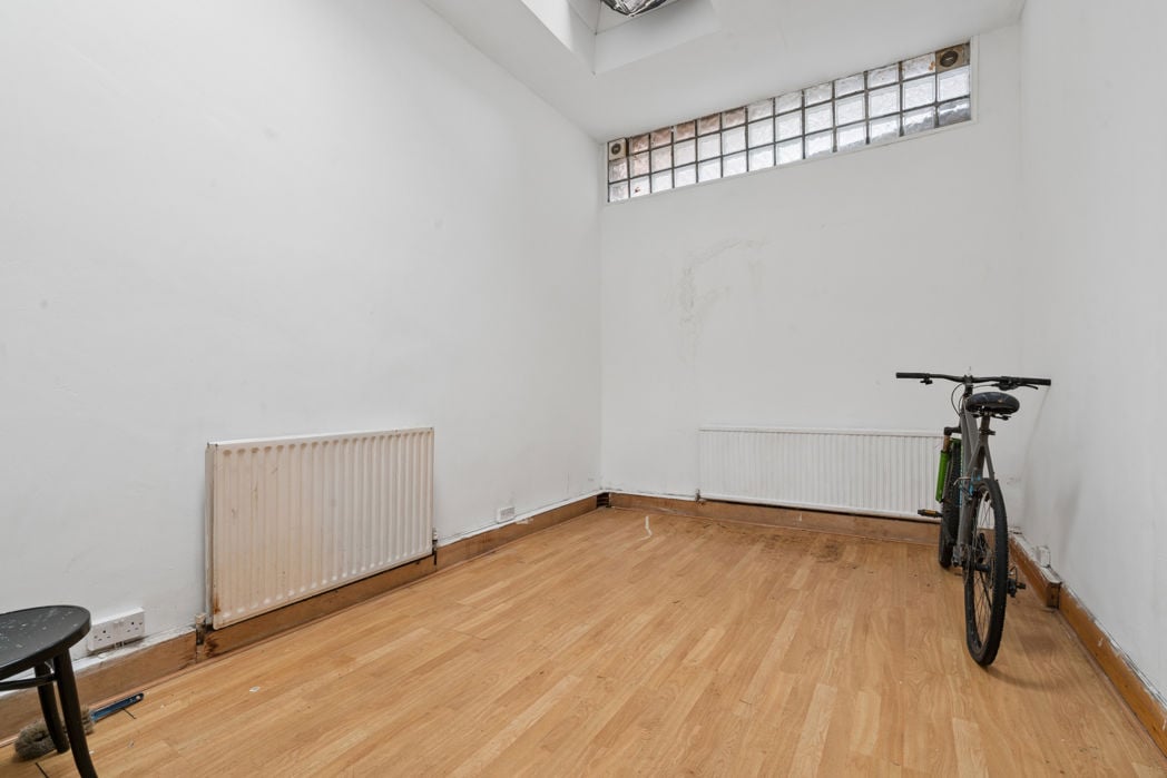 Property image 23 of 33
