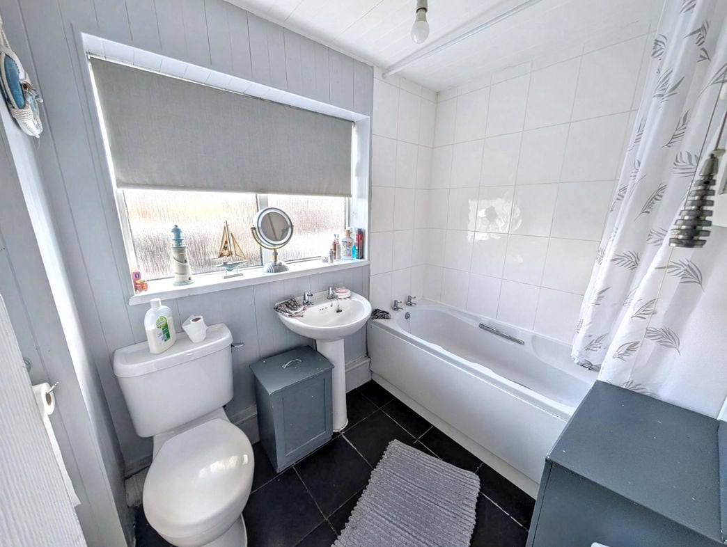 Property image 5 of 9