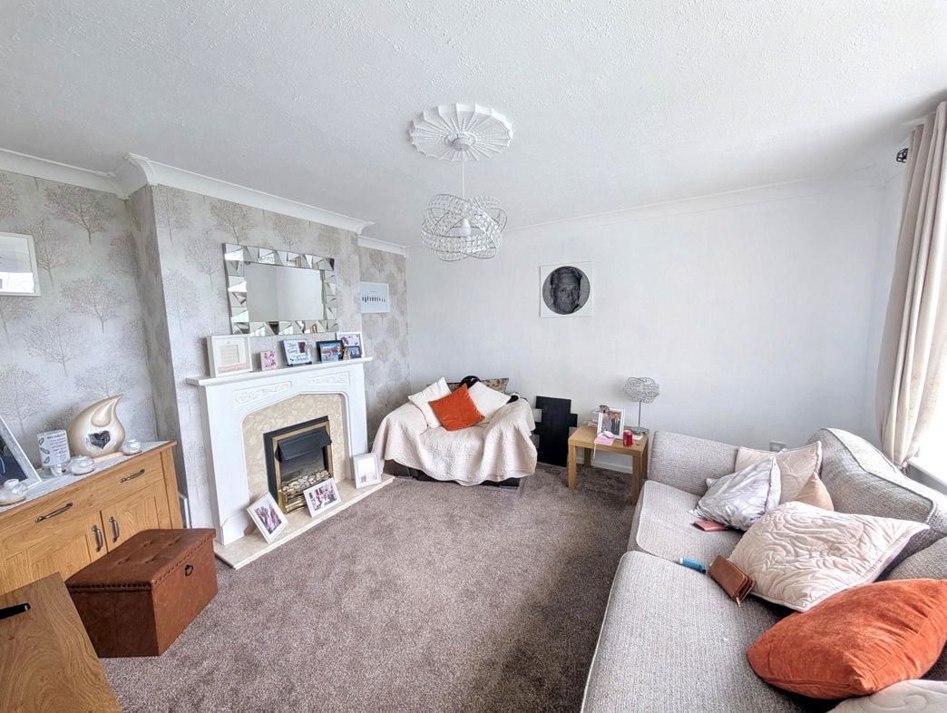 Property image 2 of 9