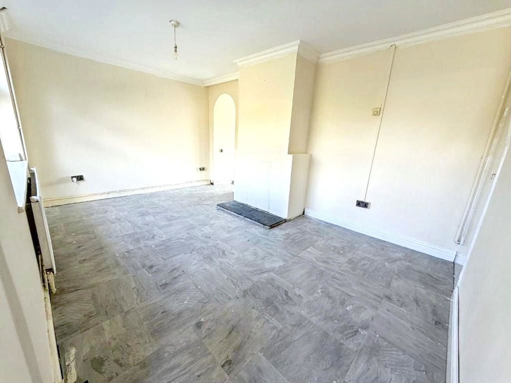 Property image 4 of 11
