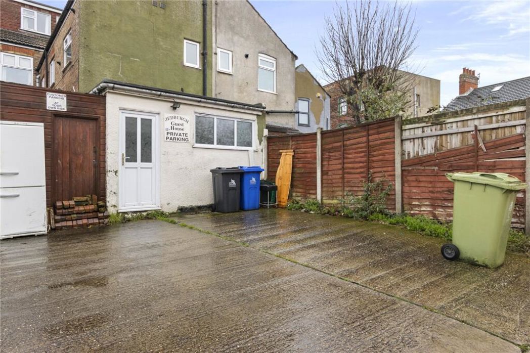 Property image 10 of 28