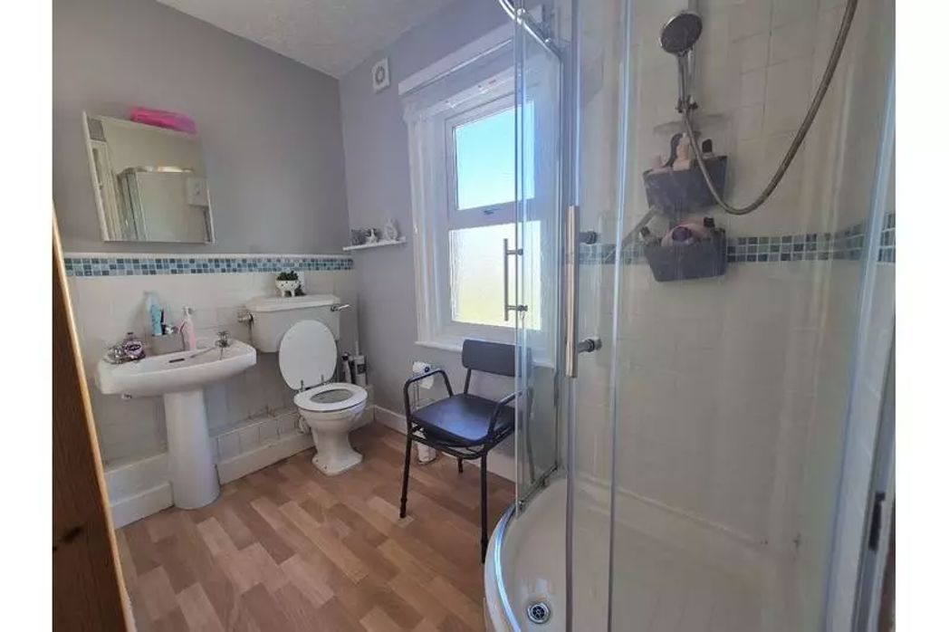 Property image 8 of 11