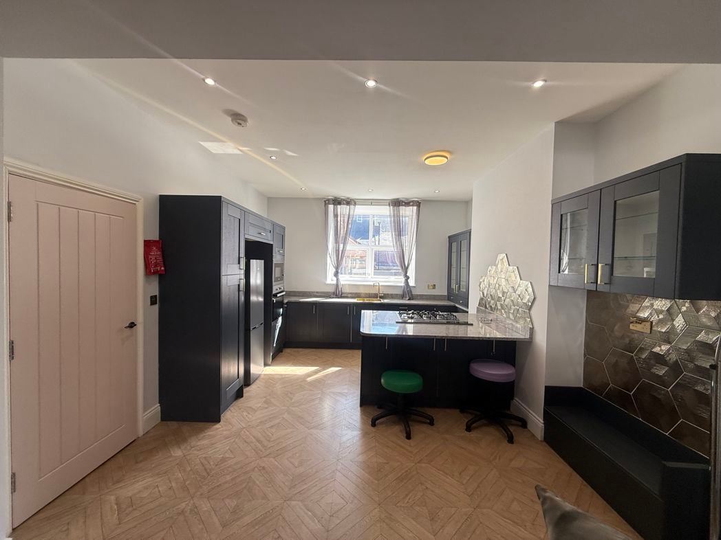 Property image 2 of 15