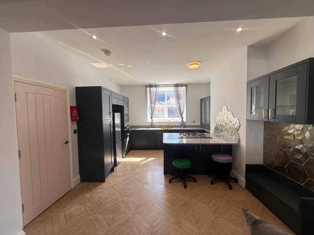 Property image 4 of 15