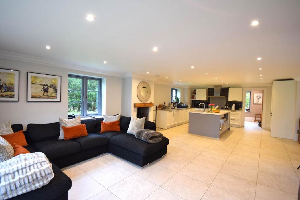Property image 6 of 19