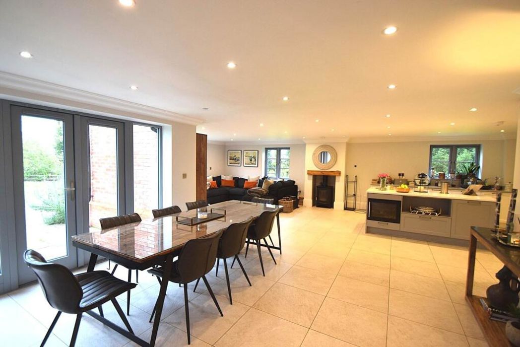 Property image 3 of 19