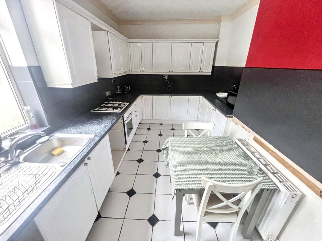 Property image 5 of 12