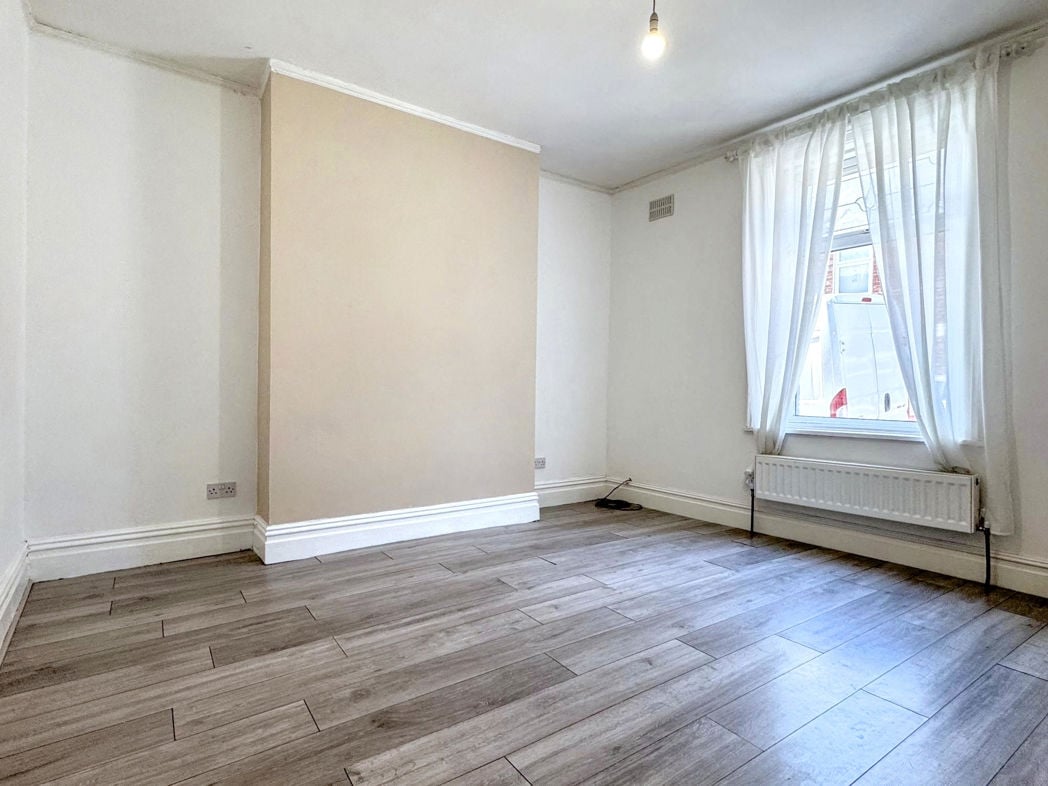 Property image 2 of 18