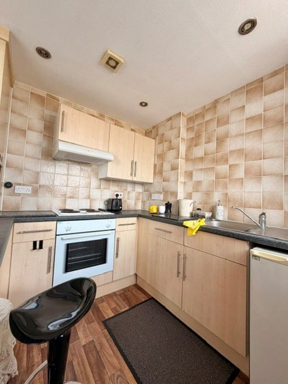 Property image 12 of 23