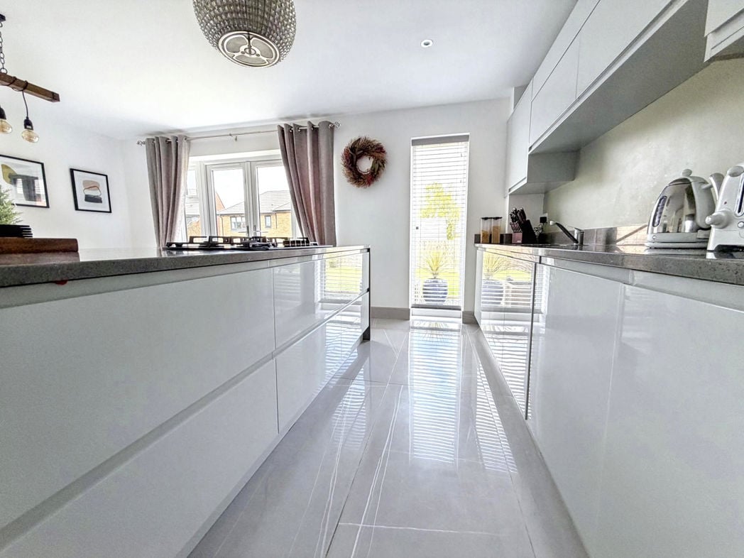 Property image 11 of 42